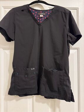 Koi Basics Black Scrub Set